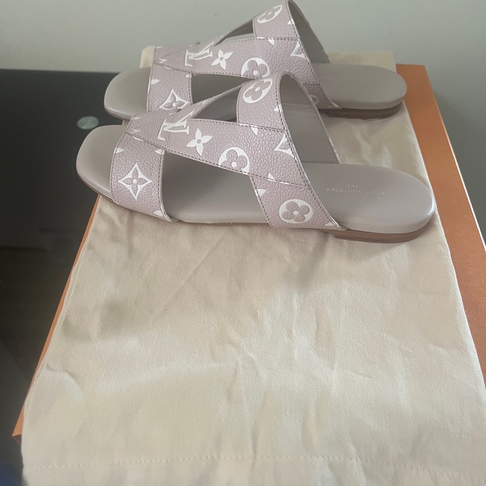 Louis Vuitton sandals size 37 - Picture 2 of 5